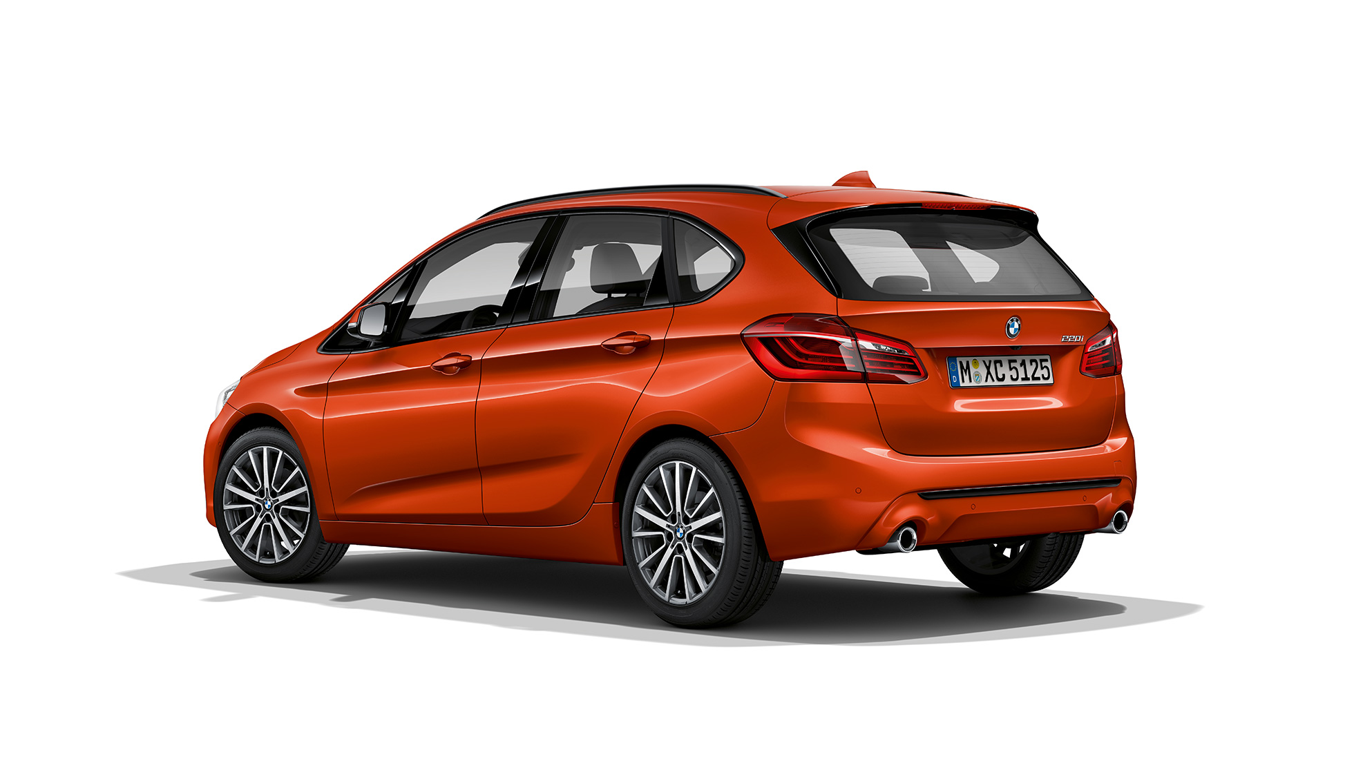 BMW Serie 2 Active Tourer Acabado Sport 220i F45 2018 Sunset Orange metalizado, vista de tres cuartos del spoiler trasero