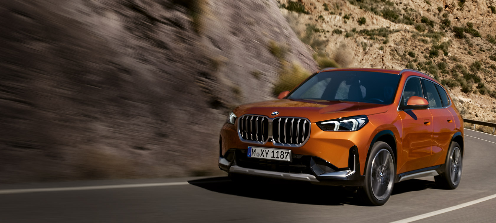 El SAV BMW X1 híbrido enchufable cuenta con una aceleración de 0-100 km/h en 6.8 segundos y hasta 92 km de autonomía totalmente eléctrica.